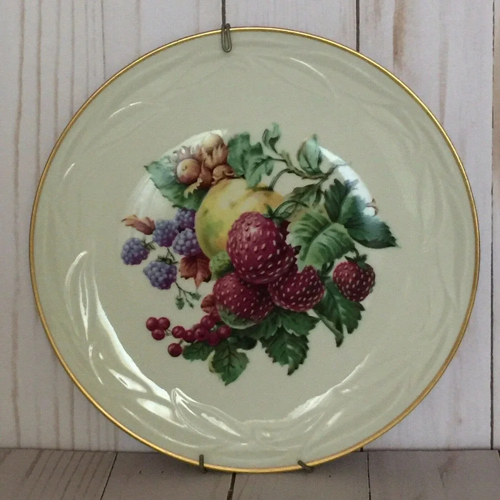 Vintage Embassy USA Vitrified China Berry Strawberry Pattern Decorative Plate